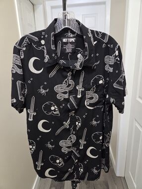 Hot Topic 100% Rayon Black & White Gothic Skull, Snake & Moon Button-down Shirt